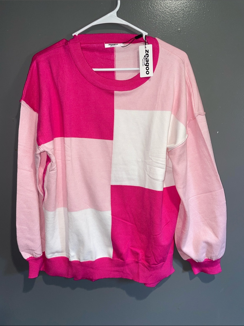 zeagoo Pink & Light Pink Colorblock Crewneck Sweatshirt